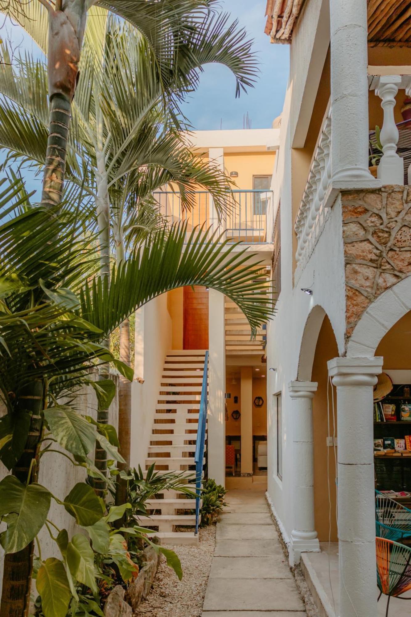 Hostal Tunich Naj & Hotel Valladolid  Exterior photo
